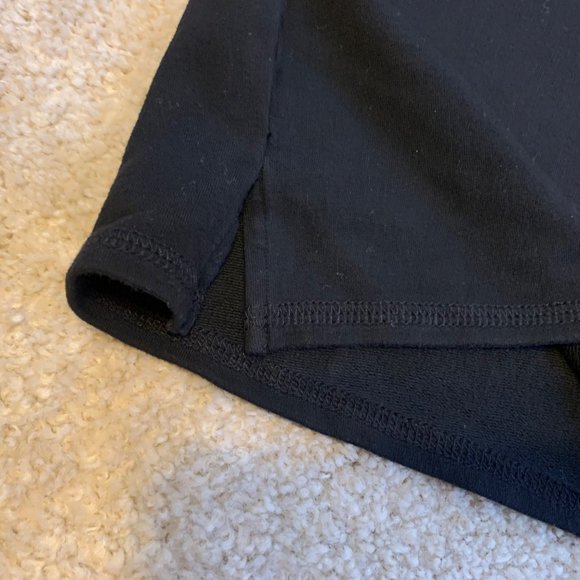 Red Haute Black V-neck Short Sleeved Tee Size XS NWT - Picture 5 of 9